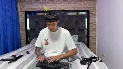 Andresuki online show from November 18, 3:12 am