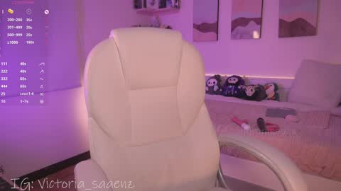 Victoria Senz  online show from February 2, 9:35 pm