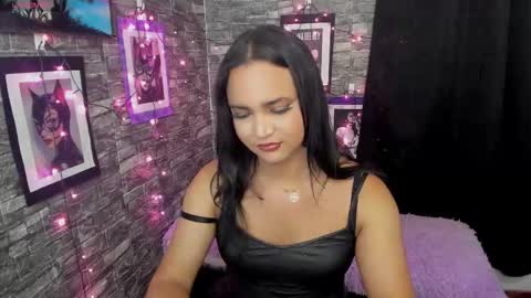 Snapshot of andrys_hot chatting on November 19, 2:22 am Andrys online show from November 19, 2:22 am