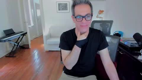 Snapshot of andy0pandi chatting on December 5, 2:00 pm Andrew online show from December 5, 2:00 pm