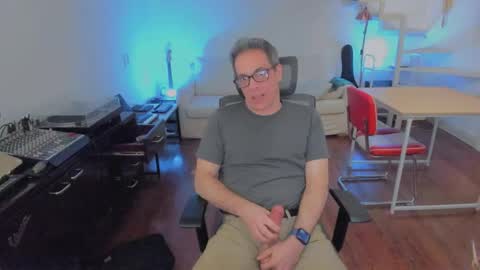 Snapshot of andy0pandi chatting on September 8, 4:28 pm Andrew online show from September 8, 4:28 pm