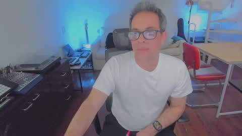 Snapshot of andy0pandi chatting on September 9, 10:42 pm Andrew online show from September 9, 10:42 pm