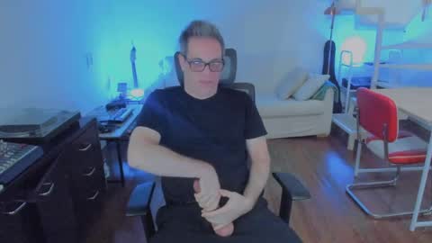 Snapshot of andy0pandi chatting on October 28, 8:11 pm Andrew online show from October 28, 8:11 pm