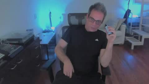 Snapshot of andy0pandi chatting on April 12, 5:29 pm Andrew online show from April 12, 5:29 pm