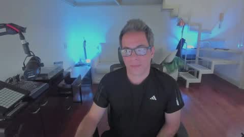 Snapshot of andy0pandi chatting on April 13, 1:49 pm Andrew online show from April 13, 1:49 pm