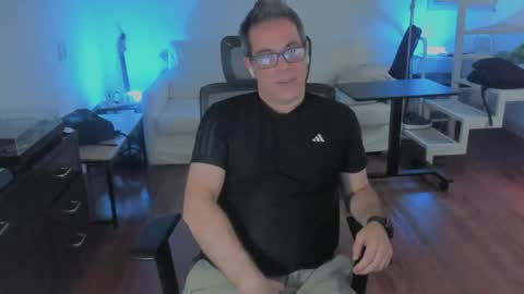 Snapshot of andy0pandi chatting on April 25, 2:25 pm Andrew online show from April 25, 2:25 pm