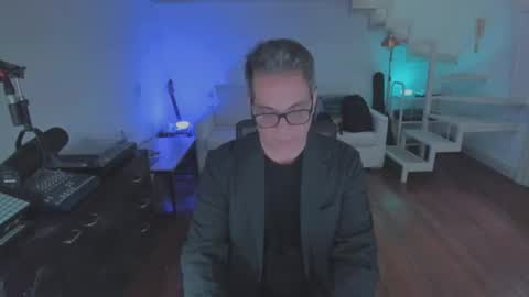 Snapshot of andy0pandi chatting on June 12, 12:37 pm Andrew online show from June 12, 12:37 pm