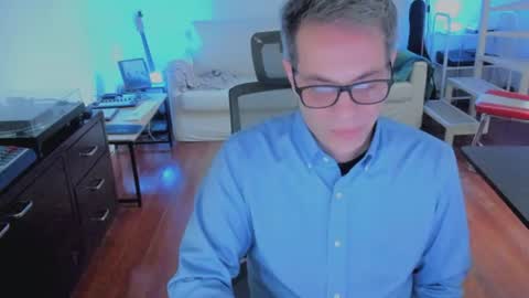Snapshot of andy0pandi chatting on August 1, 5:01 pm Andrew online show from August 1, 5:01 pm