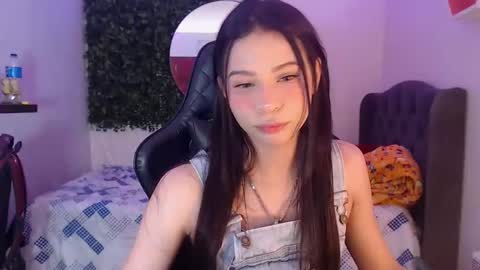 Snapshot of andy_bell_x chatting on February 8, 5:08 am ANDY online show from February 8, 5:08 am