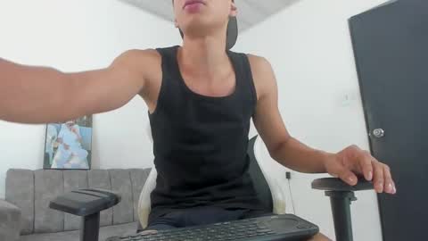 andy_bigcock01 online show from September 21, 3:35 pm