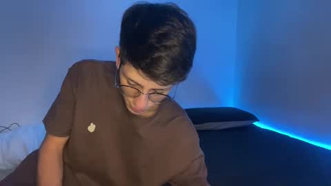 Snapshot of andy_collins__ chatting on March 3, 10:42 pm andy_collins__ online show from March 3, 10:42 pm