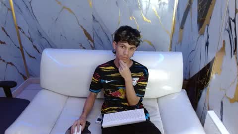 andy_dan1 online show from April 21, 7:17 pm