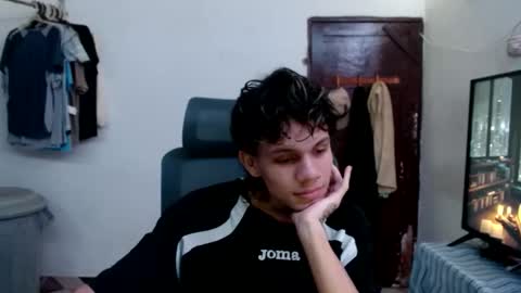 Snapshot of andy_dan1 chatting on June 2, 7:43 am andy_dan1 online show from June 2, 7:43 am