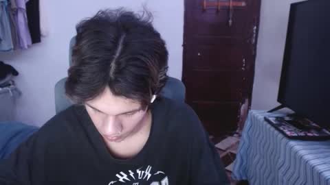 Snapshot of andy_dan1 chatting on June 3, 8:06 am andy_dan1 online show from June 3, 8:06 am
