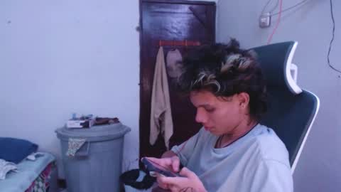 Snapshot of andy_dan1 chatting on June 8, 10:48 am andy_dan1 online show from June 8, 10:48 am