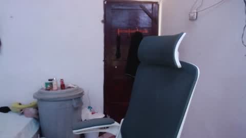 Snapshot of andy_dan1 chatting on June 27, 12:22 pm andy_dan1 online show from June 27, 12:22 pm
