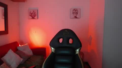 andy_eagleton_20 online show from April 3, 3:15 am