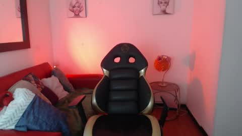 andy_eagleton_20 online show from April 12, 3:55 am