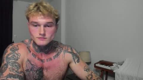 Snapshot of andy_hunk chatting on December 13, 11:43 pm Andrew online show from December 13, 11:43 pm