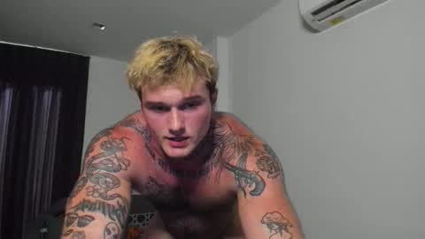 Snapshot of andy_hunk chatting on March 28, 9:09 am Andrew online show from March 28, 9:09 am