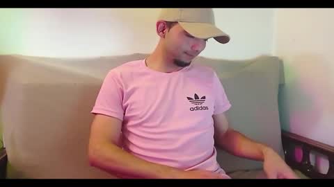 Snapshot of andy_magic_ chatting on November 7, 12:43 am andy_magic_ online show from November 7, 12:43 am