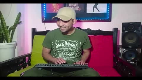 Snapshot of andy_magic_ chatting on November 23, 4:12 am andy_magic_ online show from November 23, 4:12 am