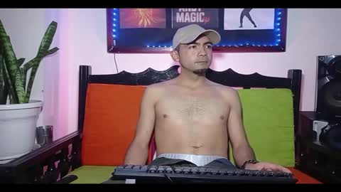 Snapshot of andy_magic_ chatting on November 25, 1:49 am andy_magic_ online show from November 25, 1:49 am