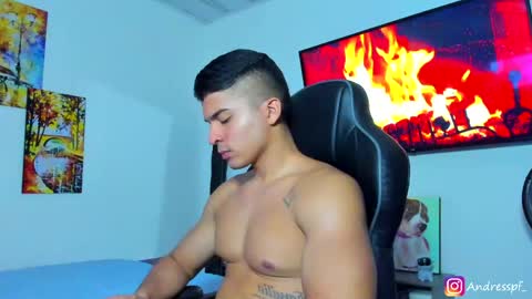 Snapshot of andy_walker_ chatting on June 1, 2:35 am Andres online show from June 1, 2:35 am