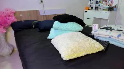 andy_wood1 online show from May 27, 11:29 am