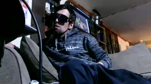 Snapshot of andybadass chatting on December 25, 7:46 am andybadass online show from December 25, 7:46 am