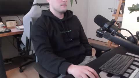 andycandy1994 online show from February 27, 11:32 am