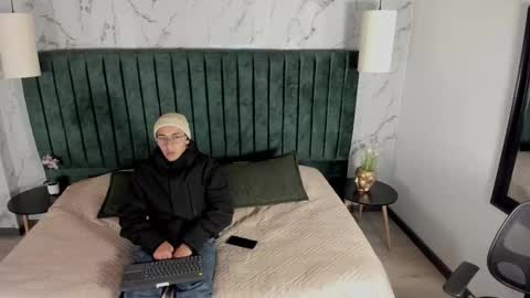 Andy Joy  online show from November 11, 11:10 am