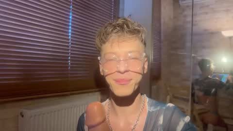 AndyTwinkkk online show from March 1, 10:24 am