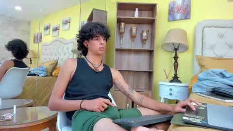 Snapshot of andyxibrat chatting on October 20, 11:27 pm andyxibrat online show from October 20, 11:27 pm
