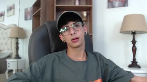 Snapshot of andyxibrat chatting on May 4, 6:59 pm andyxibrat online show from May 4, 6:59 pm