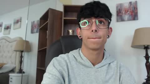 Snapshot of andyxibrat chatting on May 7, 11:48 am andyxibrat online show from May 7, 11:48 am