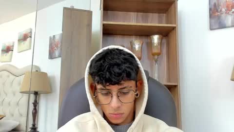 Snapshot of andyxibrat chatting on May 18, 12:00 pm andyxibrat online show from May 18, 12:00 pm