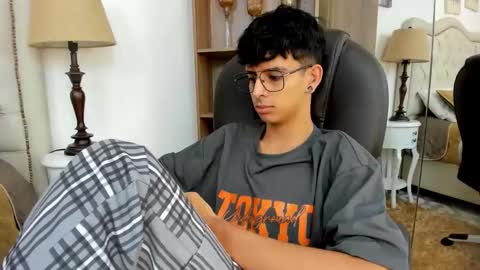 Snapshot of andyxibrat chatting on May 28, 12:02 pm andyxibrat online show from May 28, 12:02 pm