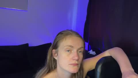 Snapshot of andyzuzka chatting on April 4, 4:04 pm andyzuzka online show from April 4, 4:04 pm