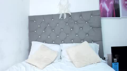 Snapshot of aneko_morii chatting on October 13, 1:49 am online show from October 13, 1:49 am