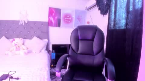 Snapshot of aneko_morii chatting on October 15, 7:25 pm online show from October 15, 7:25 pm