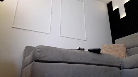 Anell online show from April 22, 7:59 pm