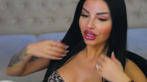 Anne online show from January 19, 7:37 pm