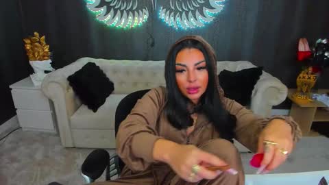 Anne online show from December 16, 5:18 pm