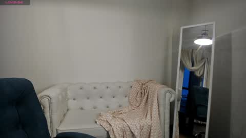 Snapshot of anfisavisti_original chatting on December 13, 9:35 am Anfisa online show from December 13, 9:35 am