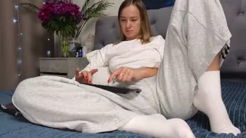 Snapshot of ange1ok chatting on June 22, 2:47 pm ange1ok online show from June 22, 2:47 pm