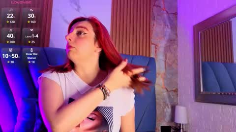 Snapshot of angel__red_ chatting on November 19, 2:33 am angel__red_ online show from November 19, 2:33 am