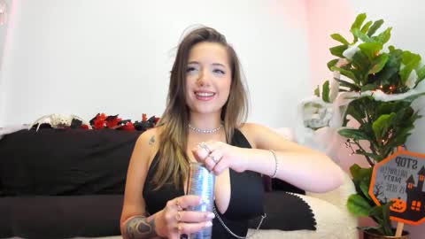 Snapshot of angel__vibe chatting on October 20, 7:58 pm angel__vibe online show from October 20, 7:58 pm