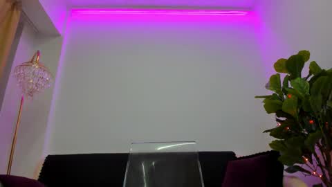 Snapshot of angel__vibe chatting on November 25, 8:31 pm angel__vibe online show from November 25, 8:31 pm