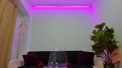 Snapshot of angel__vibe chatting on December 4, 8:50 pm angel__vibe online show from December 4, 8:50 pm